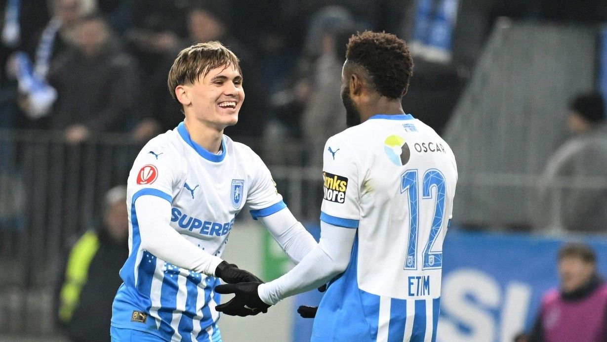 Petrolul Ploiești și Universitatea Craiova se înfruntă pentru supremație în Superligă, de la 20:00