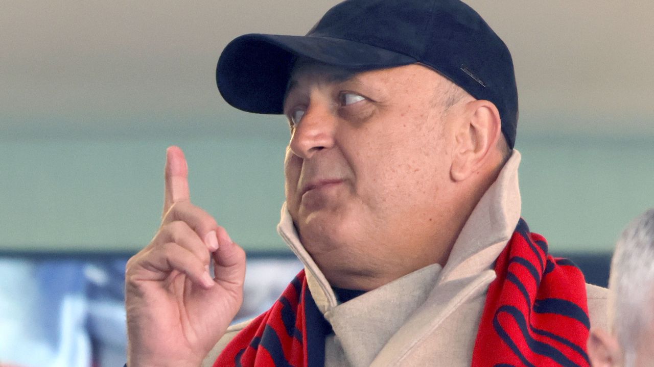 Genoa în căutarea unei reveniri în Serie A Genoa CFC, una dintre cele mai istorice echipe din fotbalul italian, se află într-o situație deloc confortabilă, plasată în a doua jumătate a clasamentului din Serie A