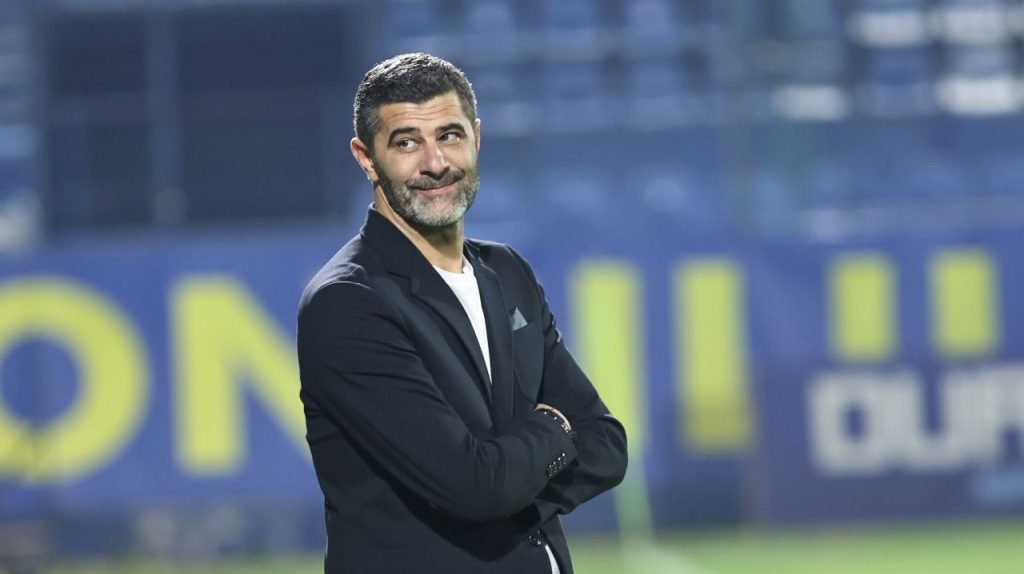 FC Argeș învinge FCSB și se apropie de play-off FC Argeș a reușit să surprindă, pe teren propriu, cu o victorie importantă în fața rivalei FCSB, încheind meciul cu 1-0