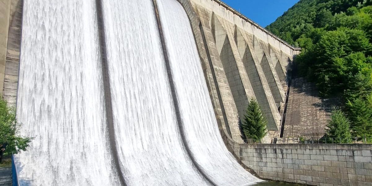 deversari-controlate-baraj-gura-raului-z9bc.jpeg - StiriAlese