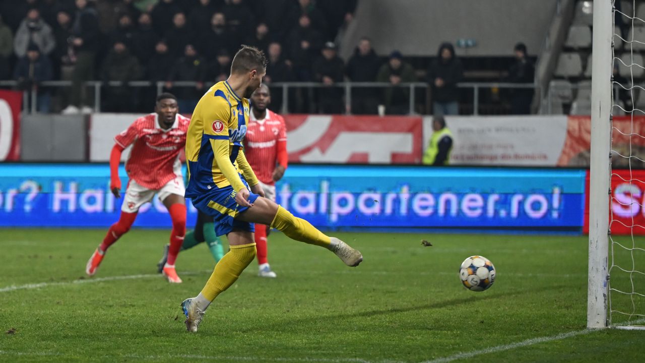 Gicu Grozav: „A fost un meci special pentru mine” Într-o seară de intensitate tisită pe stadionul din București, partida dintre Dinamo și Petrolul Ploiești s-a încheiat cu un rezultat de 1-1, lăsând ambele echipe cu un motiv de reflecție