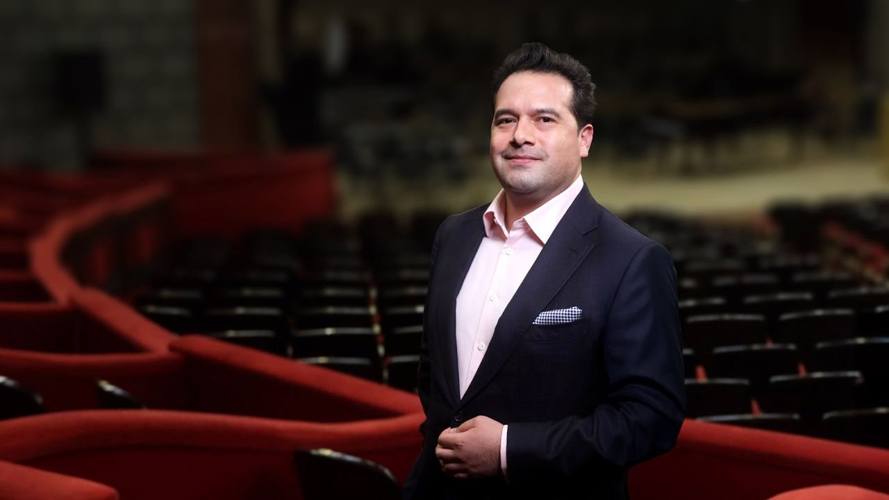 Robert Treviño, noul dirijor principal al Filarmonicii George Enescu Filarmonica George Enescu (FGE) a anunțat astăzi numirea dirijorului american Robert Treviño ca noul său dirijor principal, începând cu Stagiunea 2026-2027