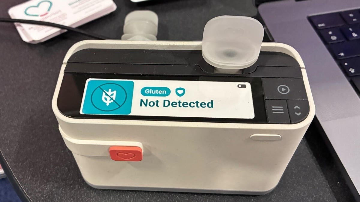 Un dispozitiv portabil dezvoltat pentru a testa rapid prezența alergenilor în alimente ar putea revoluționa modul în care persoanele cu intoleranțe și alergii alimentare interacționează cu lumea din jur