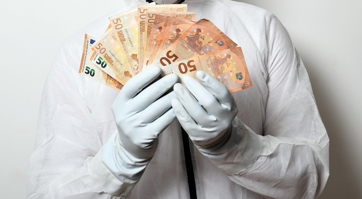 Administratorul Institutului de Medicină Legală Iași a rămas cu pedeapsa stabilită de prima instanță, o condamnare cu suspendare, după ce judecătorii de la Curtea de Apel au respins apelul său și au menținut verdictul inițial