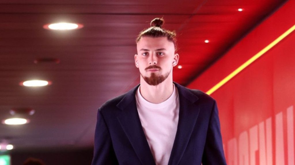 Radu Drăgușin semnează un nou contract până în 2030.