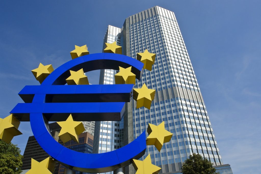 Economia europeană riscă o redefinire profundă pentru a face față provocărilor generate de noile dinamici ale geopoliticii mondiale Europa trebuie să-și rethinkeze fundamentalele economice pentru a fi pregătită în fața ”zorilor unei noi ordini internaționale”, avertizează Christine Lagarde, președinta Băncii Centrale Europene (BCE)