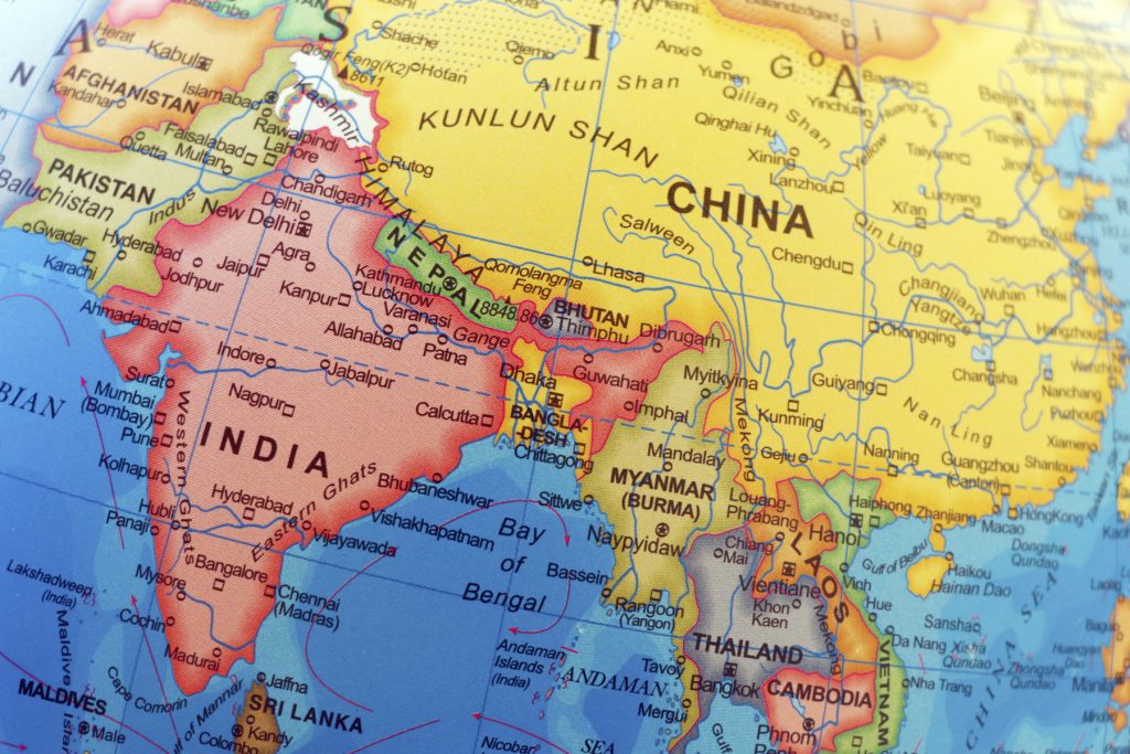 Germania intensifică cooperarea cu India pentru reducerea dependenței de Rusia în domeniul securității Într-o vizită oficială efectuată în India, cancelarului german Friedrich Merz i s-a făcut clar că Berlinul intenționează să își aprofundeze colaborarea cu New Delhi în chestiuni de securitate și apărare, într-un efort de a reduce și diversifica dependența europeană de Rusia
