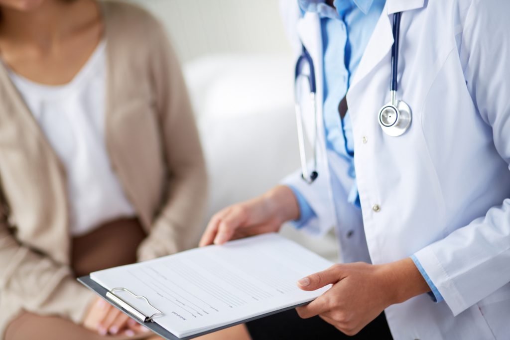 Colegiul Medicilor solicită recunoașterea activității de gardă ca vechime în muncă, pentru a proteja drepturile medicilor Reprezentanții Colegiului Medicilor din România (CMR) au lansat recent o propunere clară și fermă: activitatea de gardă a medicilor trebuie recunoscută oficial ca vechime în muncă