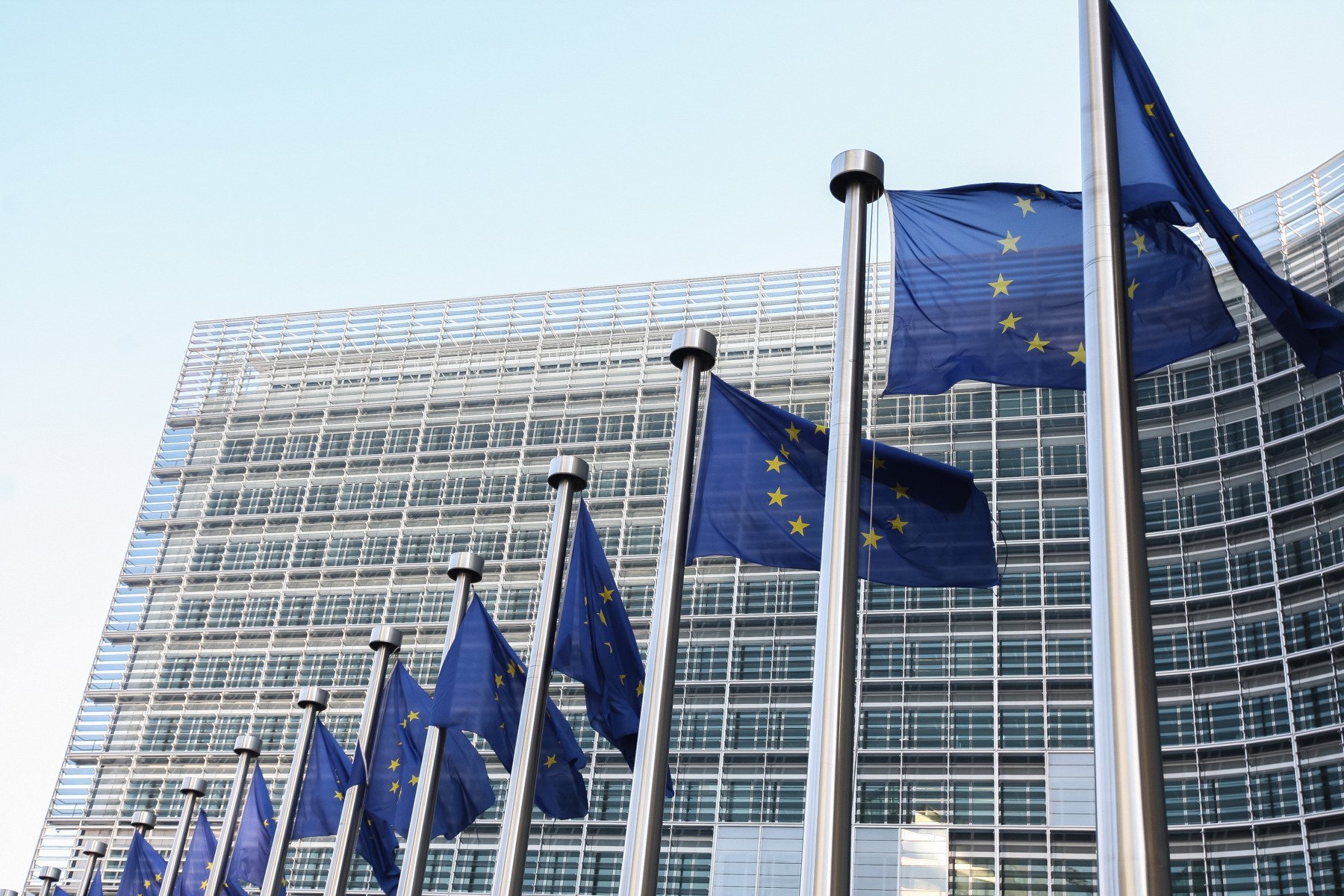 Parlamentul European a aprobat trimiterea acordului Mercosur la Curtea de Justiție a Uniunii Europene pentru evaluare Parlamentul European a decis miercuri, cu o largă majoritate, să trimită acordul comercial dintre Uniunea Europeană și blocul sud-american Mercosur la Curtea de Justiție a Uniunii Europene, pentru a verifica dacă acest pact respectă legislația și tratatele europene