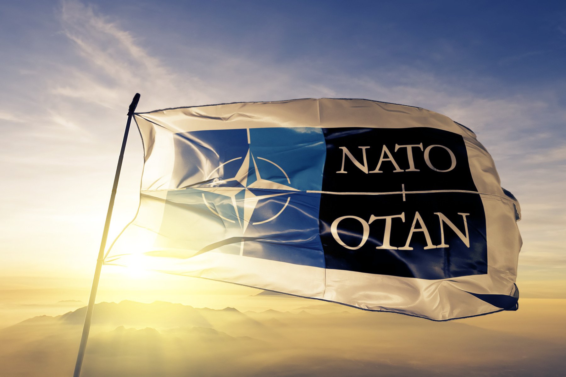 NATO reafirmă poziția neutră în disputa privind suveranitatea Groenlandei, în contextul întâlnirii dintre secretarul general și Trump Dialogul tensionat dintre Statele Unite și NATO privind suveranitatea Groenlandei a fost, din nou, detensionat după ce secretarul general al Alianței Nord-Atlantice, Jens Stoltenberg, a clarificat poziția oficială a organizației în urma întâlnirii de la forumul de la Davos cu președintele SUA, Donald Trump