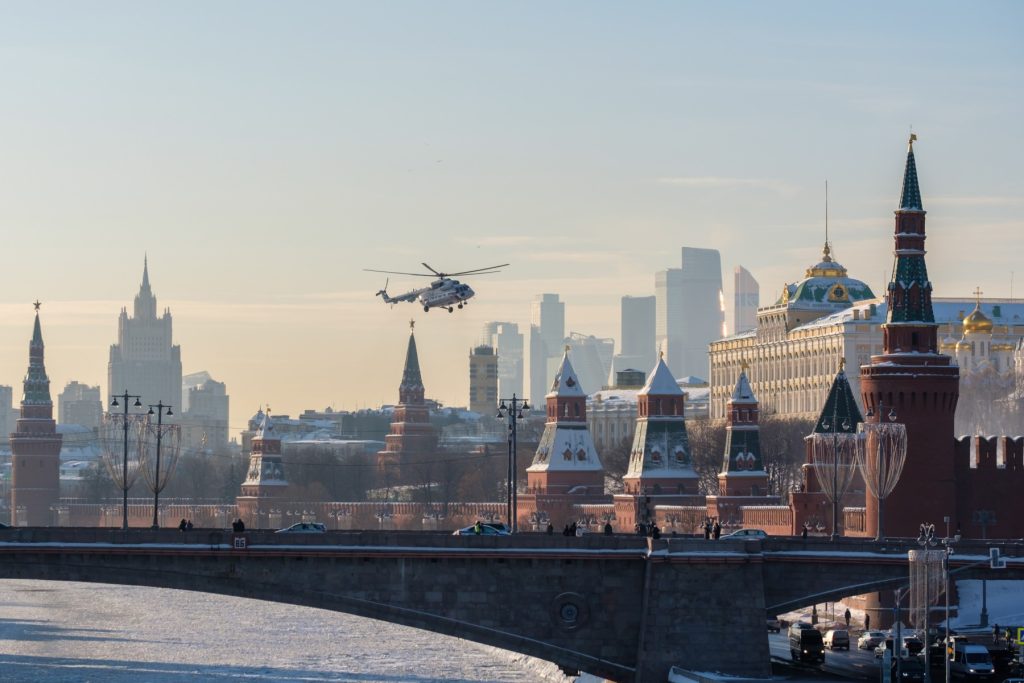 Uniunea Europeană nu poate juca rolul de garant sau observator în procesul de încetare a focului în Ucraina, a declarat vineri viceministrul rus de externe, Alexandr Gruşko, accentuând astfel poziția Moscovei față de eforturile comunității internaționale în gestionarea conflictului