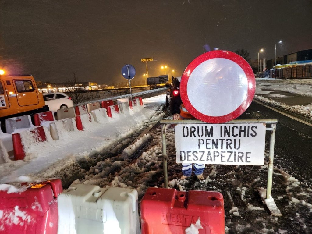 Trafic blocat în zona montană a județului Gorj din cauza ninsorilor și a aglomerației Circulația rutieră pe Drumul Național 67C, pe sectorul Novaci – Rânca, s-a transformat într-un adevărat coșmar pentru șoferi, fiind complet blocată din cauza valorilor extrem de ridicate de trafic și a condițiilor meteo nefavorabile