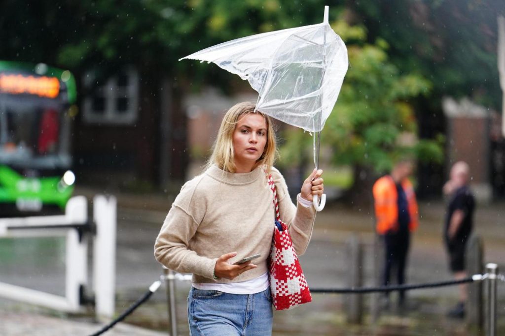 Avertizare meteo pentru inundații severe în Cotswolds Meteorologii din cadrul Met Office au emis o avertizare de tip galben, preconizând ploi torențiale în Oxfordshire Cotswolds, precum și în alte zone sudice ale județului, pe parcursul zilei de joi, 15 ianuarie