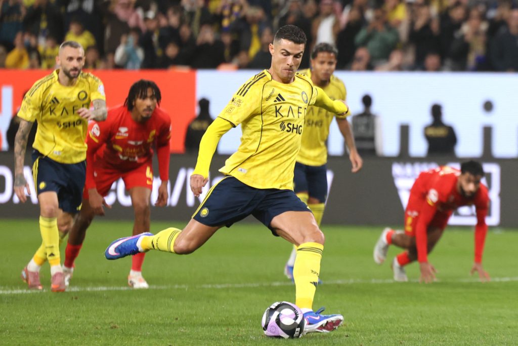 Ronaldo și Al Nassr, gata de confruntarea crucială cu Al Taawoun Al Nassr, echipa emblematică din Arabia Saudită, se pregătește să întâlnească pe Al Taawoun în cadrul etapei a 17-a din Saudi Pro League, meci programat pentru luni, 26 ianuarie, de la ora 12:30 ET