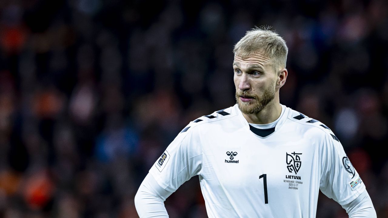 Universitatea Cluj, pe cale să finalizeze transferul lui Edvinas Gertmonas Universitatea Cluj se află în etapa finală a negocierilor pentru transferul portarului lituanian Edvinas Gertmonas, un nume din ce în ce mai apreciat în fotbalul european