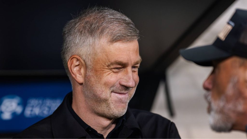 Edward Iordănescu, în căutarea unei noi provocări în fotbalul european Fostul selecționer al echipei naționale de fotbal a României, Edward Iordănescu, are ocazia de a face pasul în cariera sa către o echipă din străinătate, după ce a încheiat recent colaborarea cu „Tricolorii”