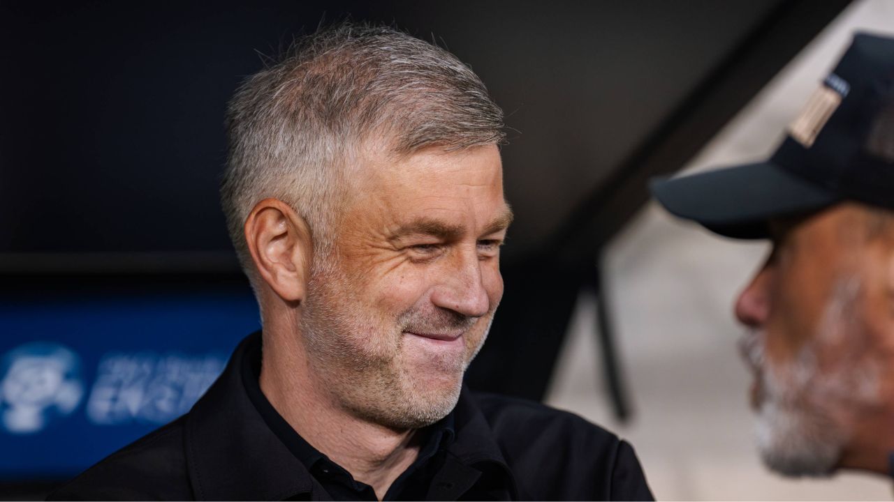 Edward Iordănescu, în căutarea unei noi provocări în fotbalul european Fostul selecționer al echipei naționale de fotbal a României, Edward Iordănescu, are ocazia de a face pasul în cariera sa către o echipă din străinătate, după ce a încheiat recent colaborarea cu „Tricolorii”