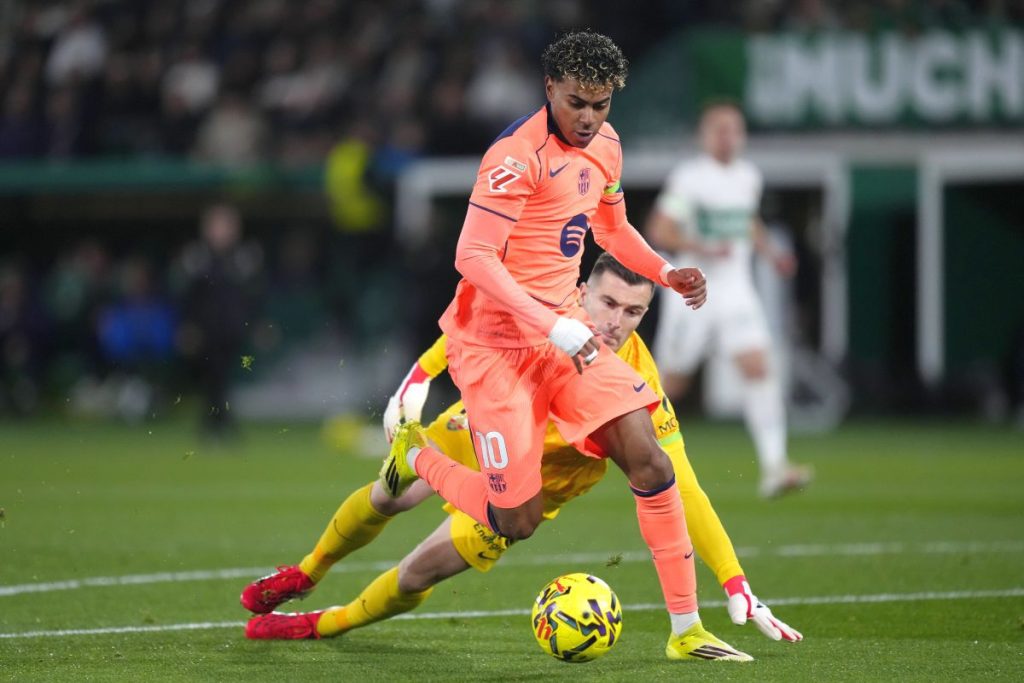 Barcelona își mărește avansul în La Liga FC Barcelona a învins-o pe Elche cu 3-1, în cadrul rundei cu numărul 22 din La Liga, consolidându-și poziția de lider în campionat