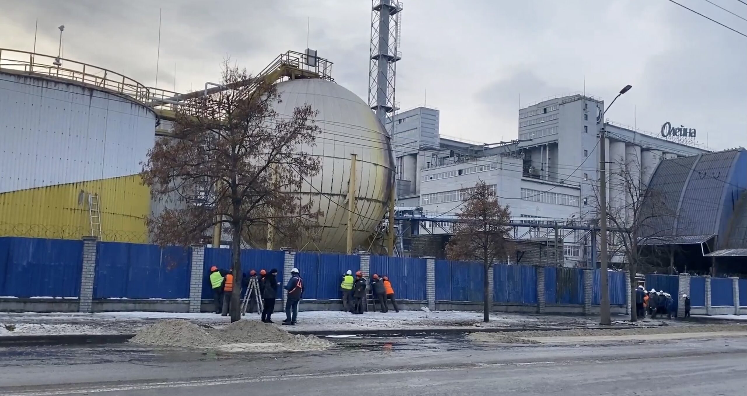 Atac deliberat asupra unei fabrici de ulei de floarea-soarelui din Dnipro, amplificând tensiunile în regiune Un incident recent scoate în evidență intensitatea conflictului din Ucraina, după ce o fabrică de ulei de floarea-soarelui din Dnipro, deținută de compania americană „Bunge”, a fost ținta unui atac rus vizat
