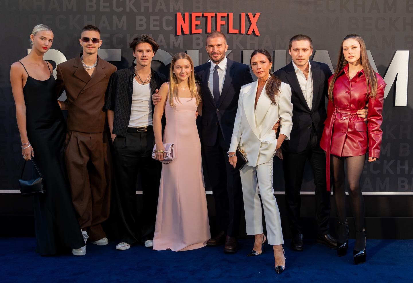 Brooklyn Beckham, fiul cel mare al fostului fotbalist David Beckham și al designeritei Victoria Beckham, a provocat recent valuri în mediul online printr-o postare acuzatoare la adresa părinților săi, subliniind rolul dominant al “brandului Beckham” în viața sa și a celorlalți membri ai familiei