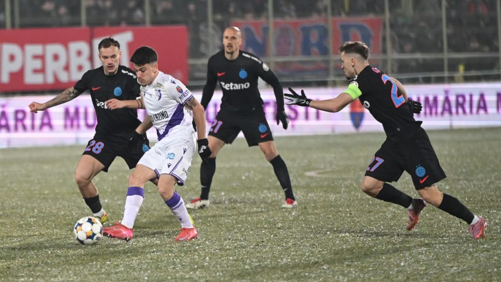 FC Argeș deschide noul an competițional cu o victorie la pauză FC Argeș a surprins printr-o prestație solidă în fața lui FCSB, reușind să termine prima repriză cu un avantaj de 1-0