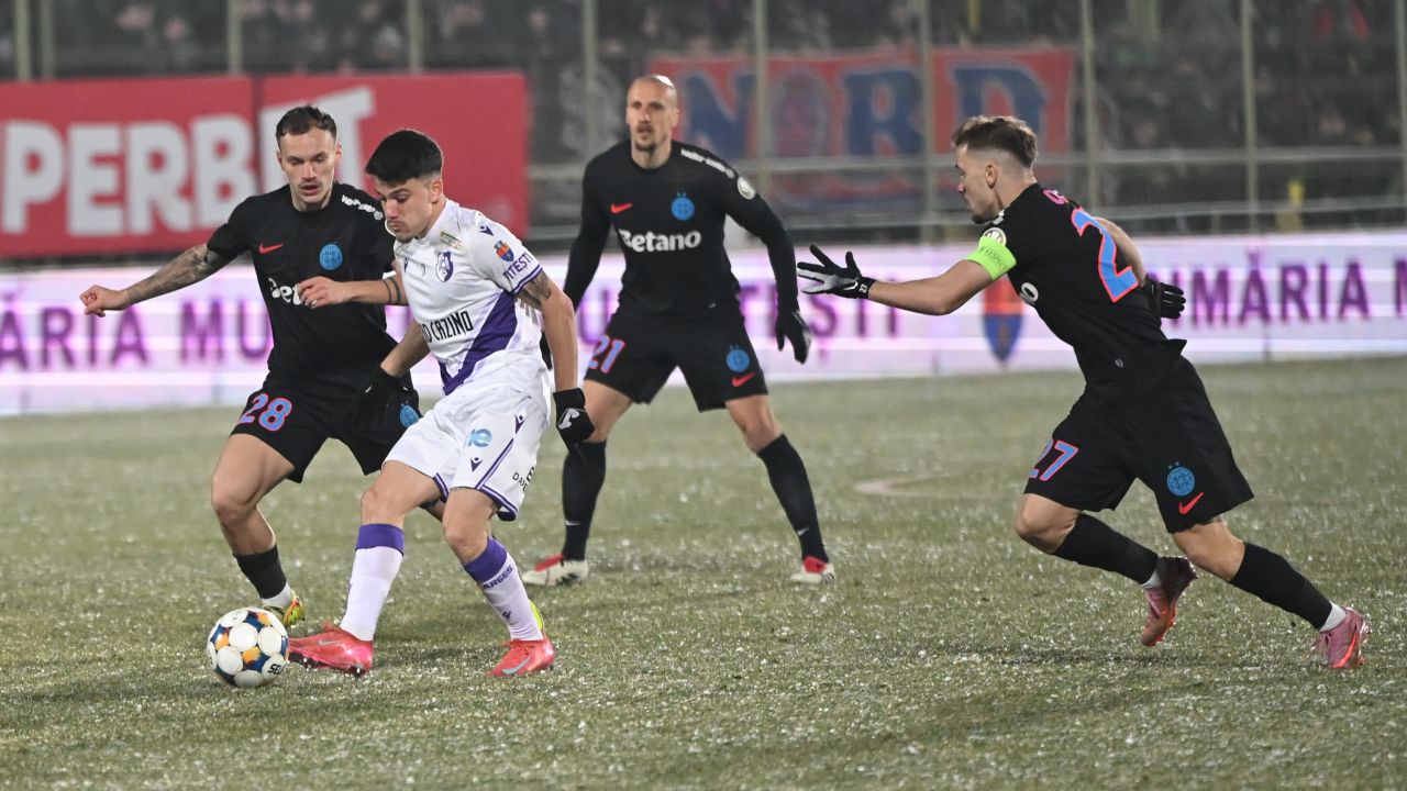 FC Argeș deschide noul an competițional cu o victorie la pauză FC Argeș a surprins printr-o prestație solidă în fața lui FCSB, reușind să termine prima repriză cu un avantaj de 1-0