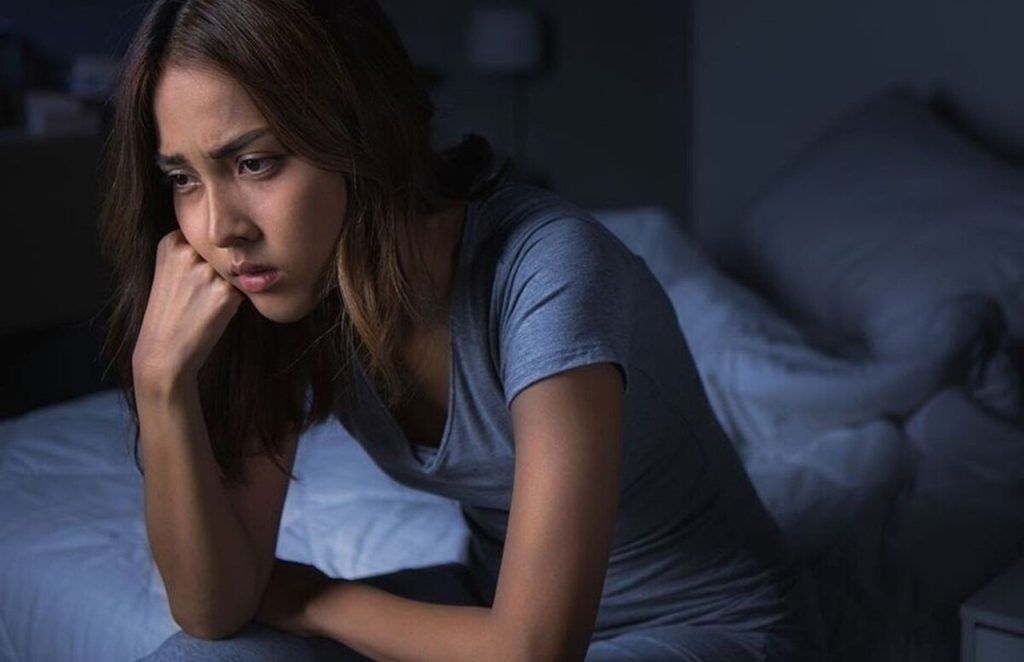 Trezirea nocturnă frecventă între orele 2:00 și 4:00 – un semnal de alarmă pentru sănătate De multe ori, somnul fragil sau trezirile bruște în timpul nopții sunt considerate simple inconveniente, însă specialiștii avertizează că aceste semne pot fi mult mai grave decât par la prima vedere