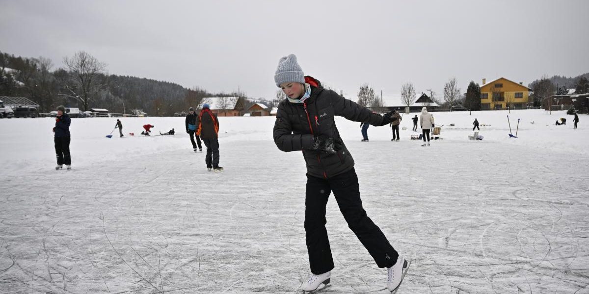 fenomen-meteo-neobisnuit-lacul-balaton-a-inghetat-complet-imagini-impresionante-cu-marea-ungariei-10.webp - StiriAlese