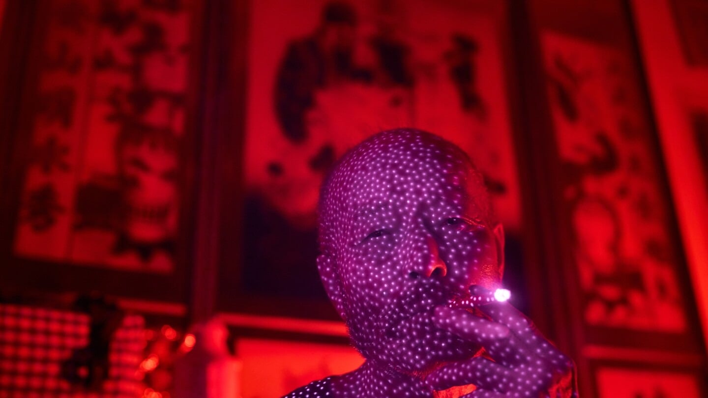 Fotografia care evidențiază supravegherea în spațiul public