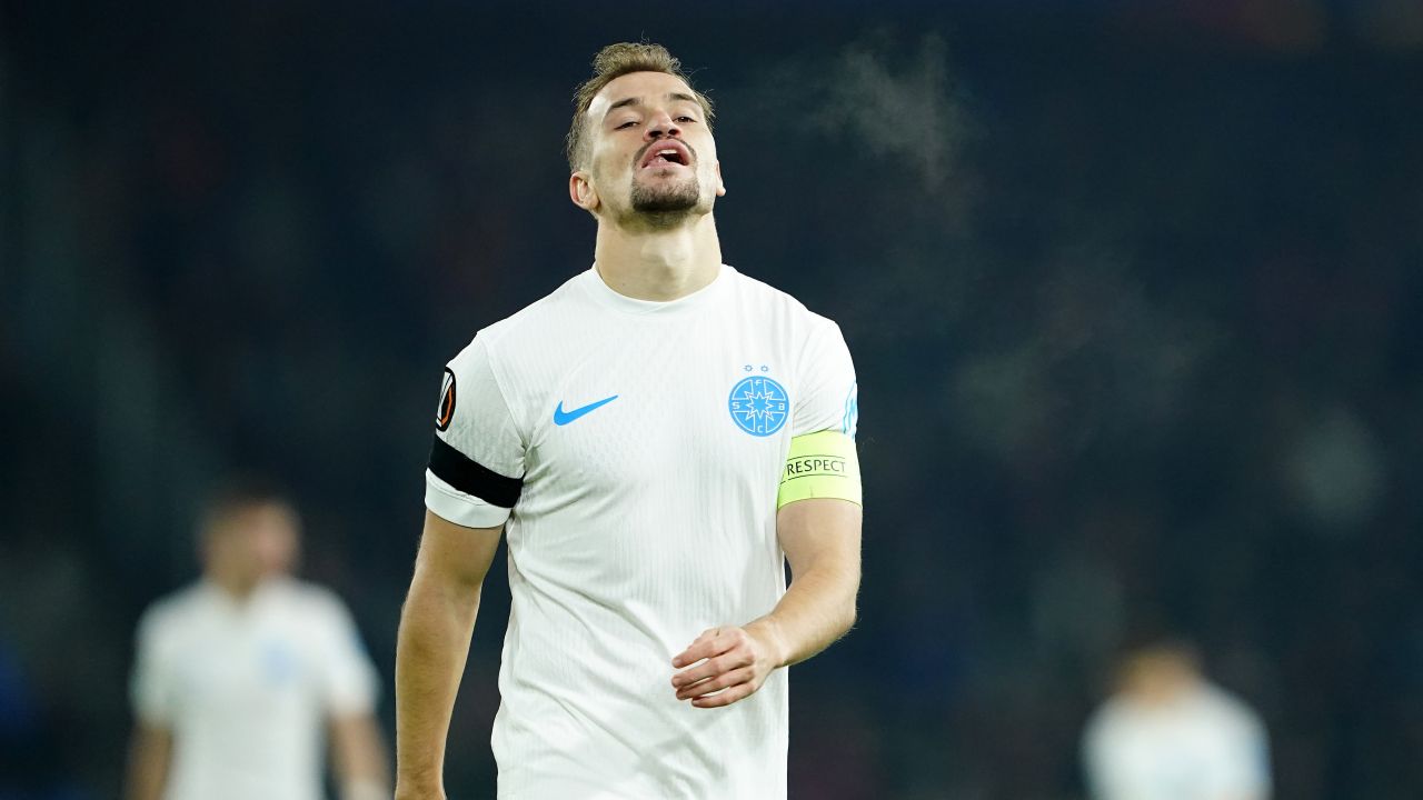 FCSB, în criză după runda a 24-a din Superligă Echipa FCSB traversează o perioadă difficile, rezultatele din runda a 24-a a Superligii punând sub semnul întrebării viitorul antrenorului și al lotului actual