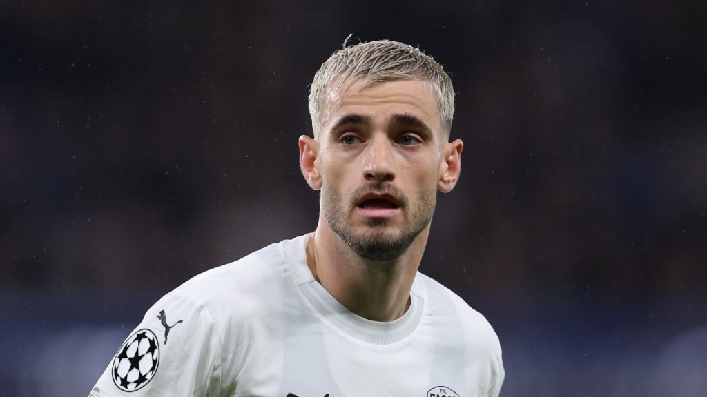 Vlad Dragomir strălucește într-o victorie convingătoare a echipei sale Pafos a fost gazda unei confruntări electrizante în care echipa locală, Pafos FC, a învins-o pe Slavia Praga cu scorul de 4-1, iar Vlad Dragomir a fost, fără îndoială, protagonistul serii