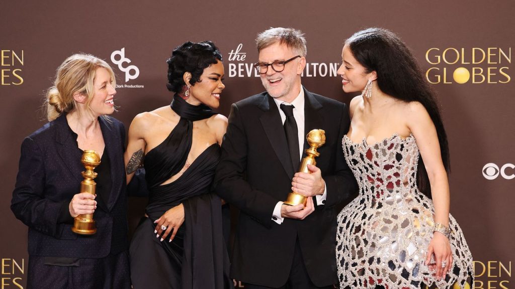 „One Battle After Another” Domina Gala Golden Globes 2026 Filmul „One Battle After Another” a fost marele câștigător al celei de-a 83-a ediții a Golden Globes, consolidându-se ca principala opțiune în cursa pentru premiile din acest sezon
