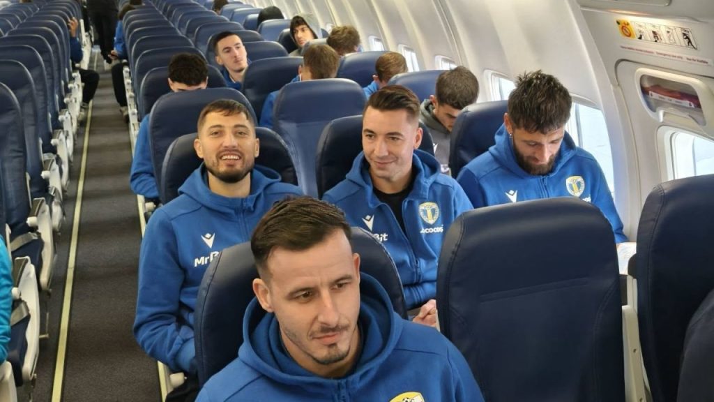Petrolul Ploiești își începe pregătirile de iarnă: „Lupii galbeni” se pregătesc pentru provocările din retur Petrolul Ploiești, cunoscută sub denumirea de „Lupii galbeni”, a demarat oficial pregătirile pentru returul sezonului competițional, în cadrul unui program intens de pregătire fizică și tactică