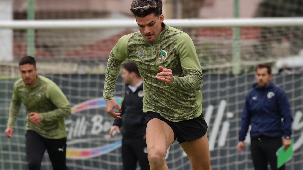 Ianis Hagi și Umit Akdag, titulari în meciul Alanyaspor – Fatih Karagumruk!