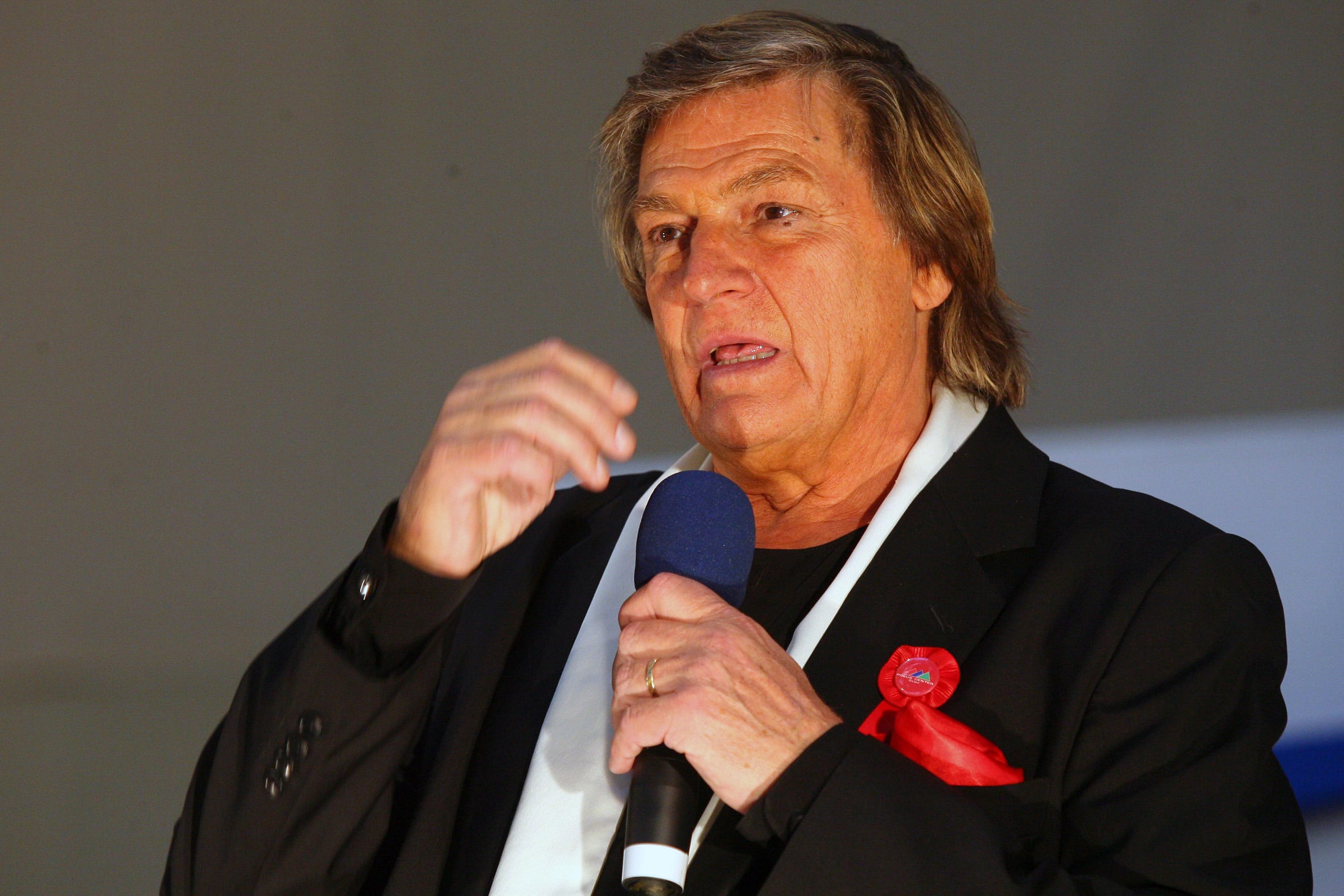 Florin Piersic sărbătorit pe scena Naționalului: O Gala aniversară de neuitat la 90 de ani Celebrul actor Florin Piersic se pregătește pentru o aniversare memorabilă