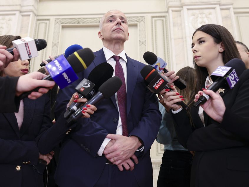 Scandalul plagiatului în apărarea lui Radu Marinescu: Reacții și consecințe Radu Marinescu, ministrul Justiției, este acuzat de plagiat în lucrarea sa de doctorat, iar reacțiile la dezvăluirile recente au generat un val de controverse atât în mediul politic, cât și în cel jurnalistic