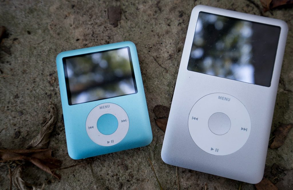 iPod touch: pionierul care a deschis drumul către smartphone-uri Când privim înapoi, imaginea lansării iPod touch pare, astăzi, aproape casuală