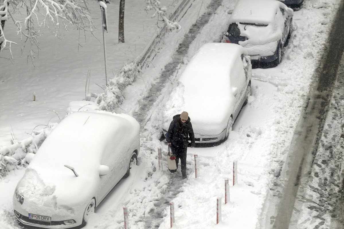 Calitatea aerului din București devine alarmantă, în ciuda temperaturilor scăzute ale iernii Dimineața de duminică aduce un tablou îngrijorător pentru locuitorii Capitalei, deoarece nivelul poluării atmosferice a crescut semnificativ