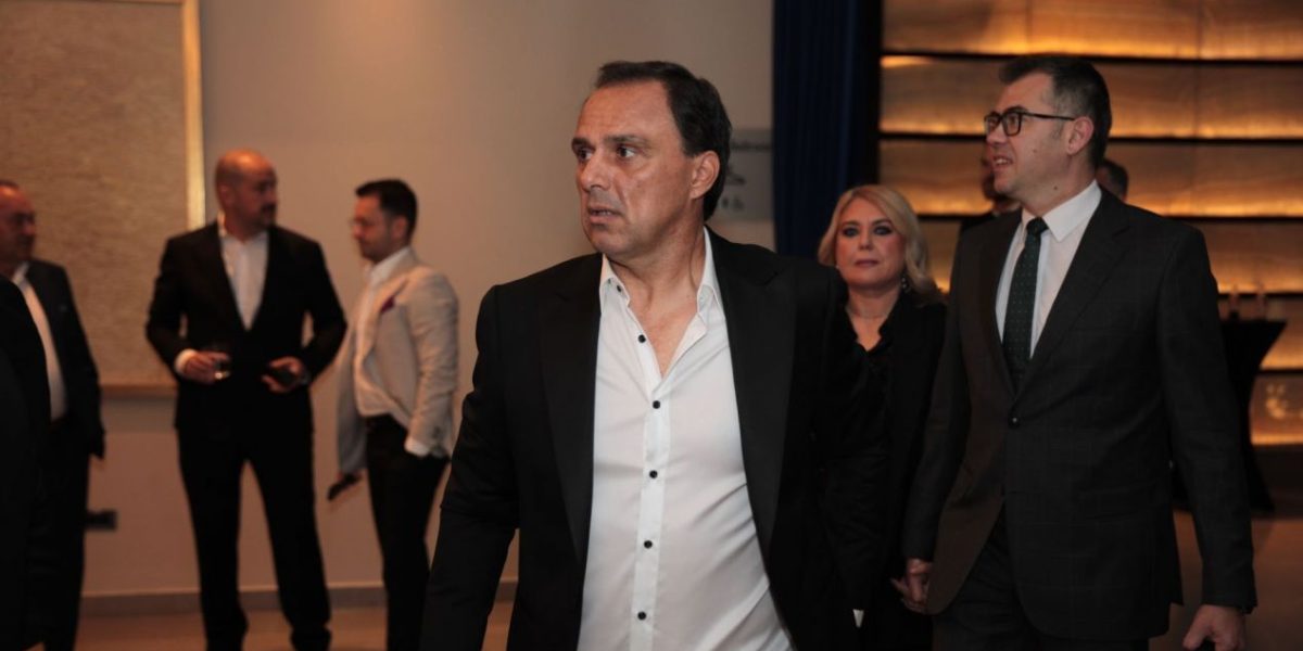 imagini-spectaculoase-de-la-dineul-generatiei-de-aur-mourinho-stoicikov-dida-si-saviola-printre-invi.jpeg - StiriAlese