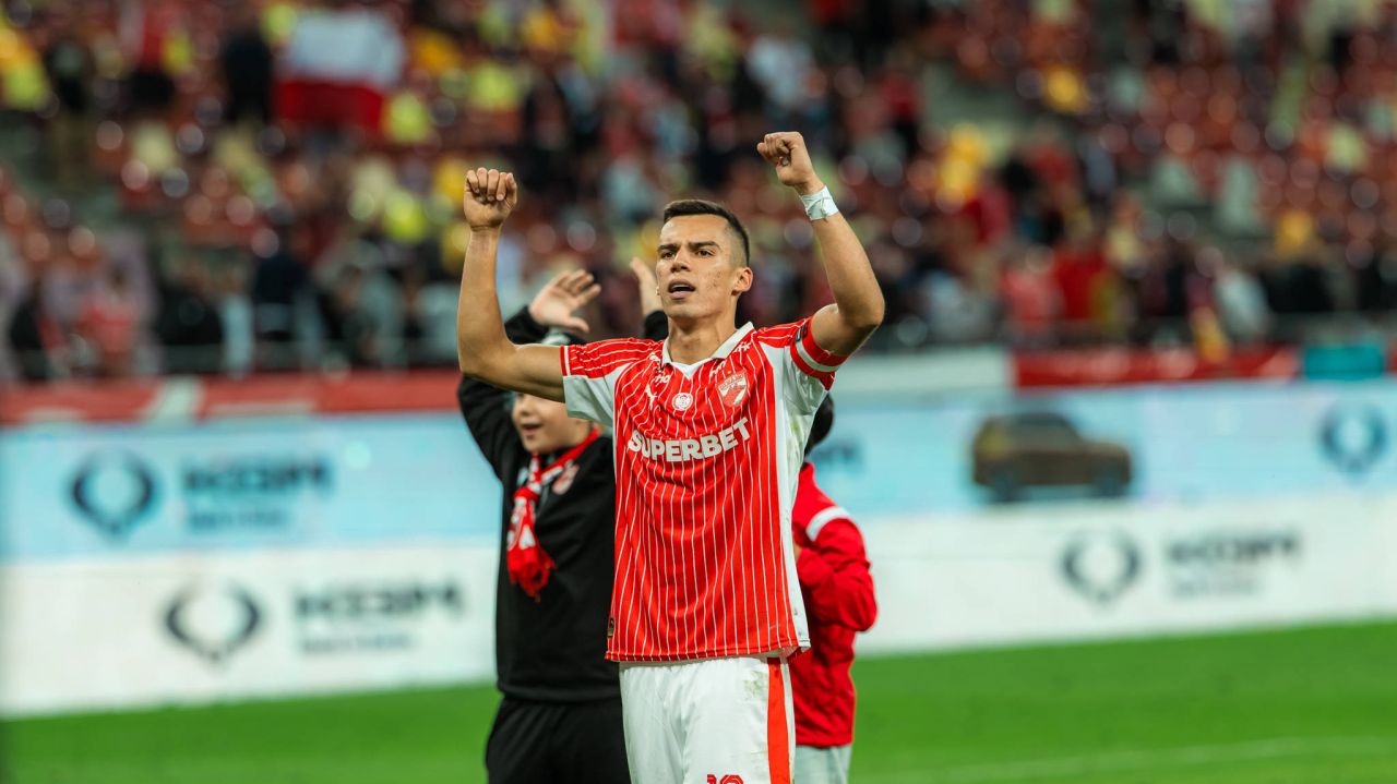 Dinamo București visează la titlu: Transferuri imediate pe agenda echipei Într-un moment crucial al sezonului, Dinamo București se află pe locul patru în clasamentul Ligii I, fiind la doar două puncte de liderul Universitatea Craiova