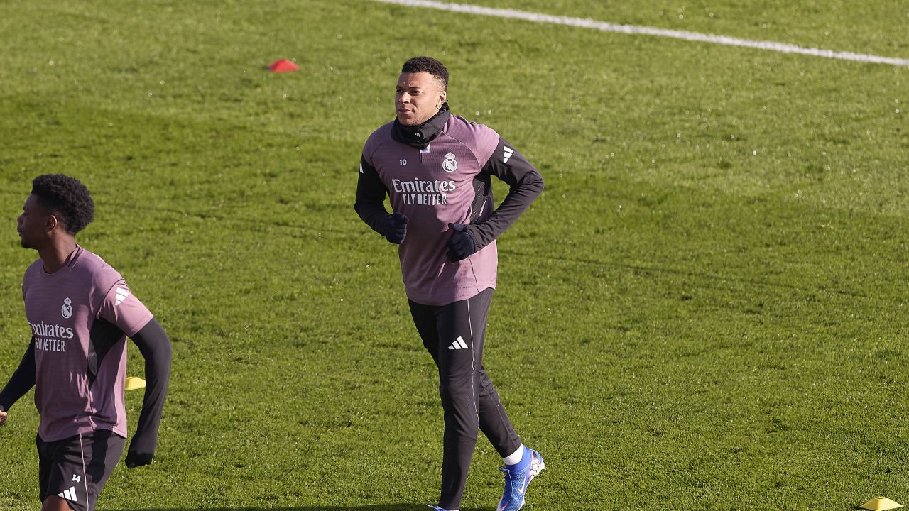 Fanii Real Madrid, îngrijorați după accidentarea lui Kylian Mbappe Accidentarea lui Kylian Mbappe a generat onde de șoc în rândul fanilor echipei Real Madrid, oferind loc pentru speculații cu privire la posibila sa transferare la clubul spaniol