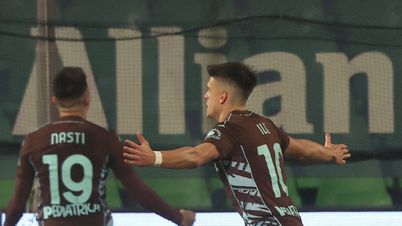 Rareș Ilie, împrumutat la FC Empoli: O nouă etapă în cariera tânărului jucător român Rareș Ilie, fotbalistul român în vârstă de 22 de ani, începe o nouă aventură în cariera sa odată cu transferul la FC Empoli, echipă ce evoluează în Serie B, sub formă de împrumut