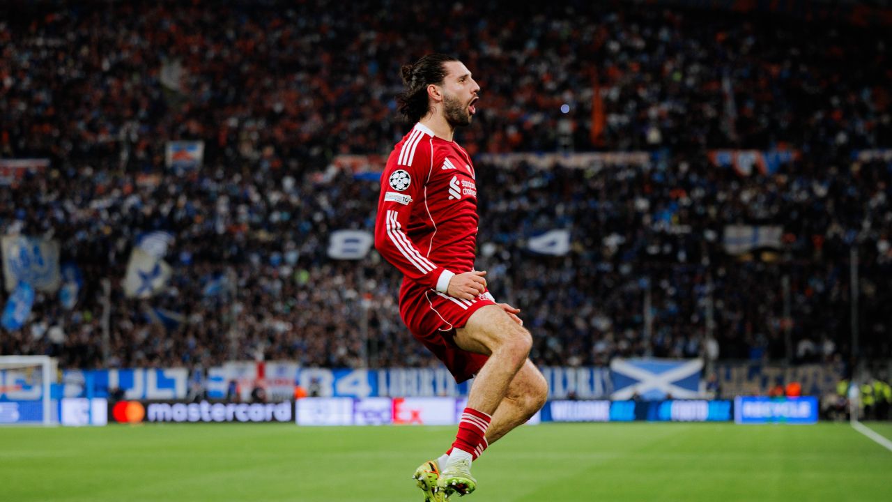 Marseille vs Liverpool: Un Duel de Tradiții în Liga Campionilor În aceste momente, stadioanele sunt pline de emoție și anticipare, iar partida dintre Olympique Marseille și Liverpool este pe cale să devină un nou capitol într-o poveste de tradiție și rivalitate în fotbalul european