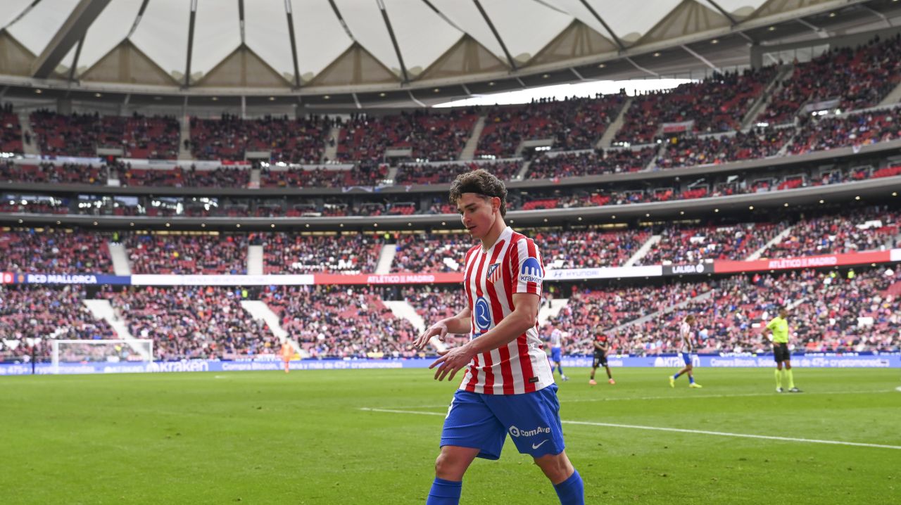 Julian Alvarez, pe cale să părăsească Atletico Madrid? Julian Alvarez, atacantul de 25 de ani, a sosit pe Wanda Metropolitano în vara anului 2024, după un transfer de marcă de la Manchester City