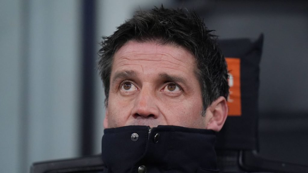 Meciul de la Dortmund: O șansă crucială pentru Inter Milano Astăzi, la ora 22:00, Borussia Dortmund va primi vizita echipei Inter Milano într-un meci care ar putea decide soarta calificării în grupele Ligii Campionilor