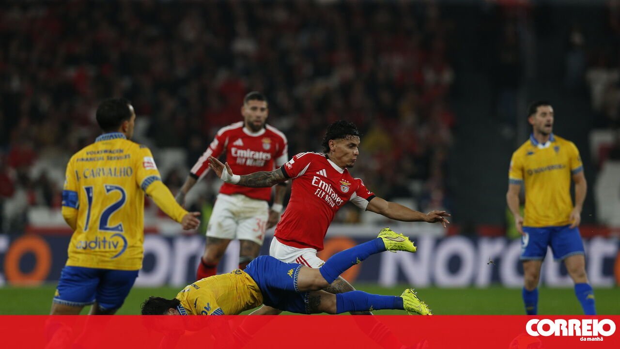 Benfica întâmpină Estoril în ultima etapă a primei ierni a Ligii Betclic Benfica primește astăzi vizita celor de la Estoril, într-o partidă care va decide soarta primei jumătăți a campionatului 2025/26