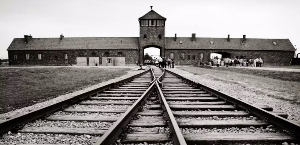 instagram-zdjecia-auschwitz-birkenau-1180x541-1-1000x485.jpg - StiriAlese