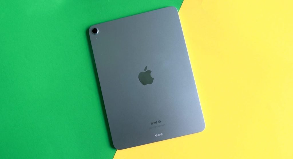 Când iPad-ul refuză să se încarce sau pare că „stă pe loc” ore întregi, semnalele pot fi clare, însă rezolvarea nu trebuie să fie neapărat complicată