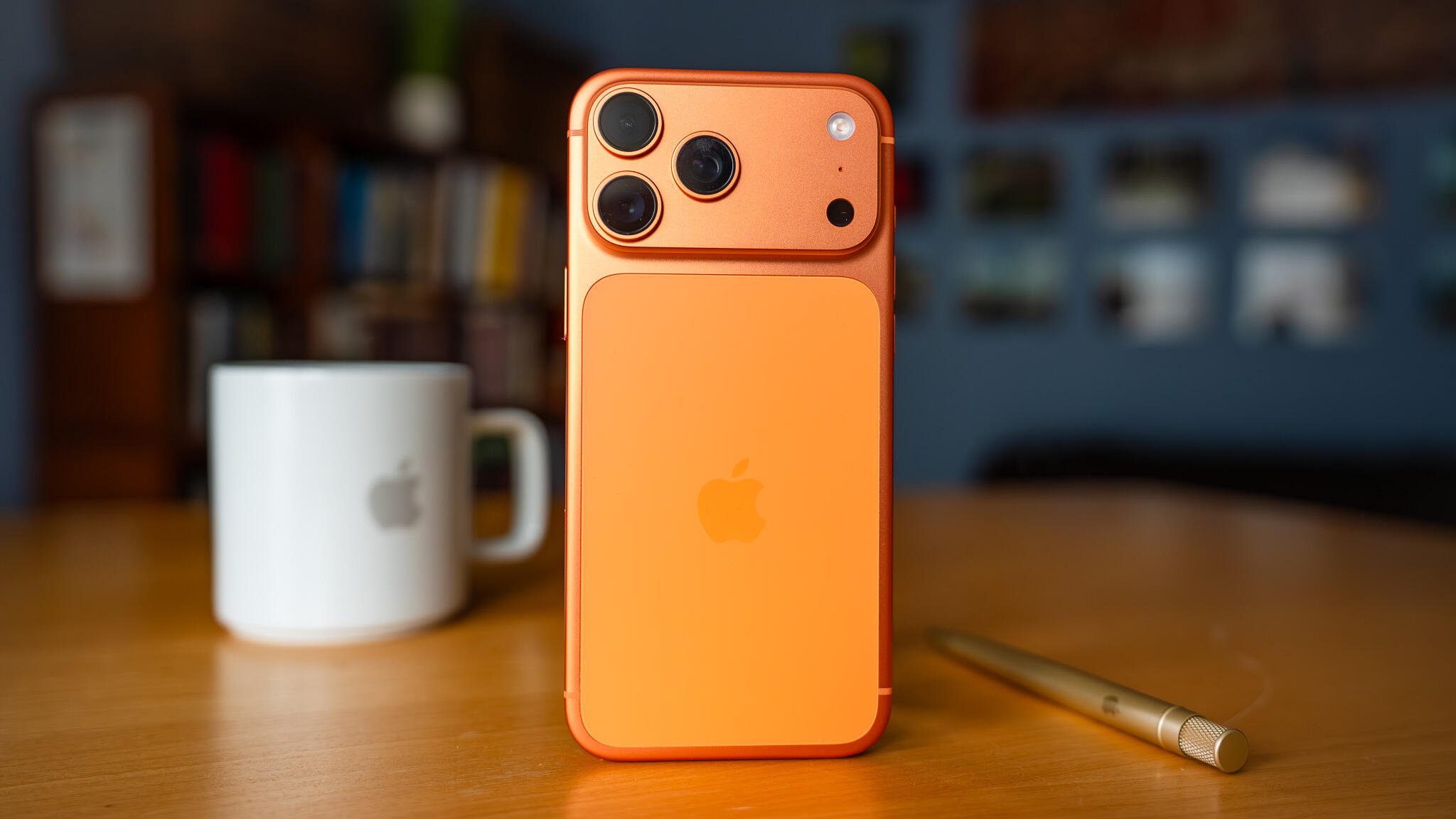 Universitatea de Agronomie și Centrul de Sănătate Mintală din București primesc iPhone 17 Pro și Pro Max din fonduri publice; bonus AirPods Pro de 1.000 lei bucata