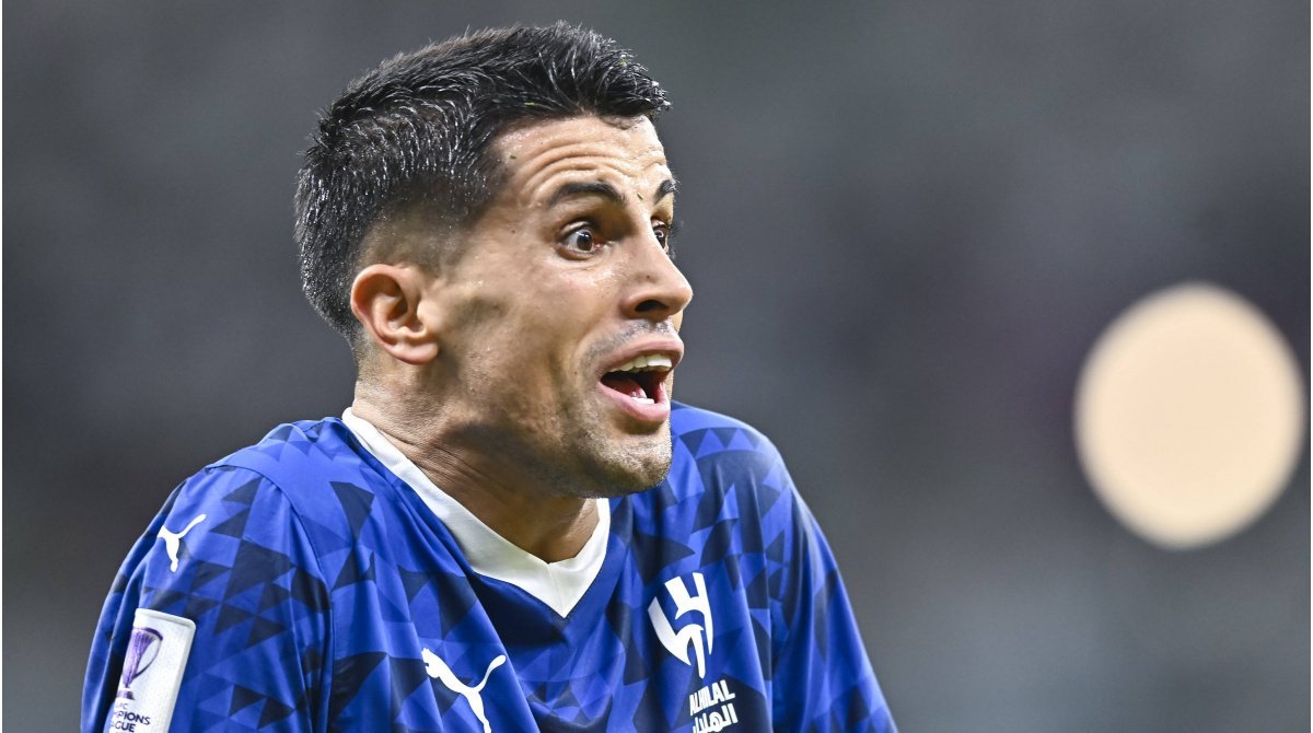 João Cancelo se întoarce la Barcelona după o scurtă aventură în Arabia Saudită João Cancelo, fundașul portughez, este pe cale să revină în fotbalul european, iar Barcelona pare să fie destinația sa favorită, în ciuda unei oferte tentante din partea echipei Inter Milano